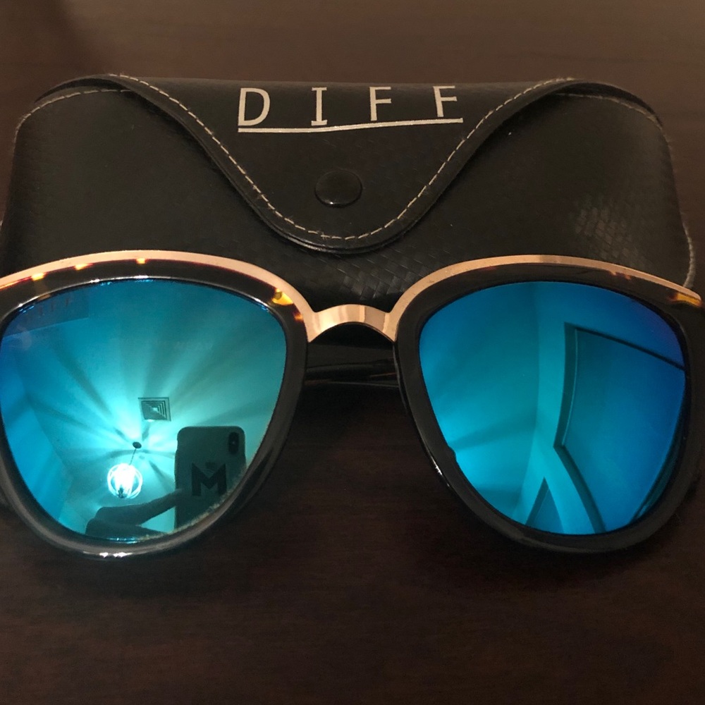DIFF SUNGLASSES